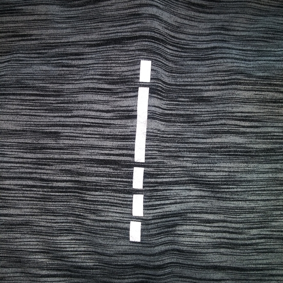 Light weight top with reflector strip on the back - Picture 2 of 3